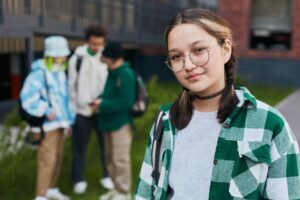 jeune femme etudiant à l université