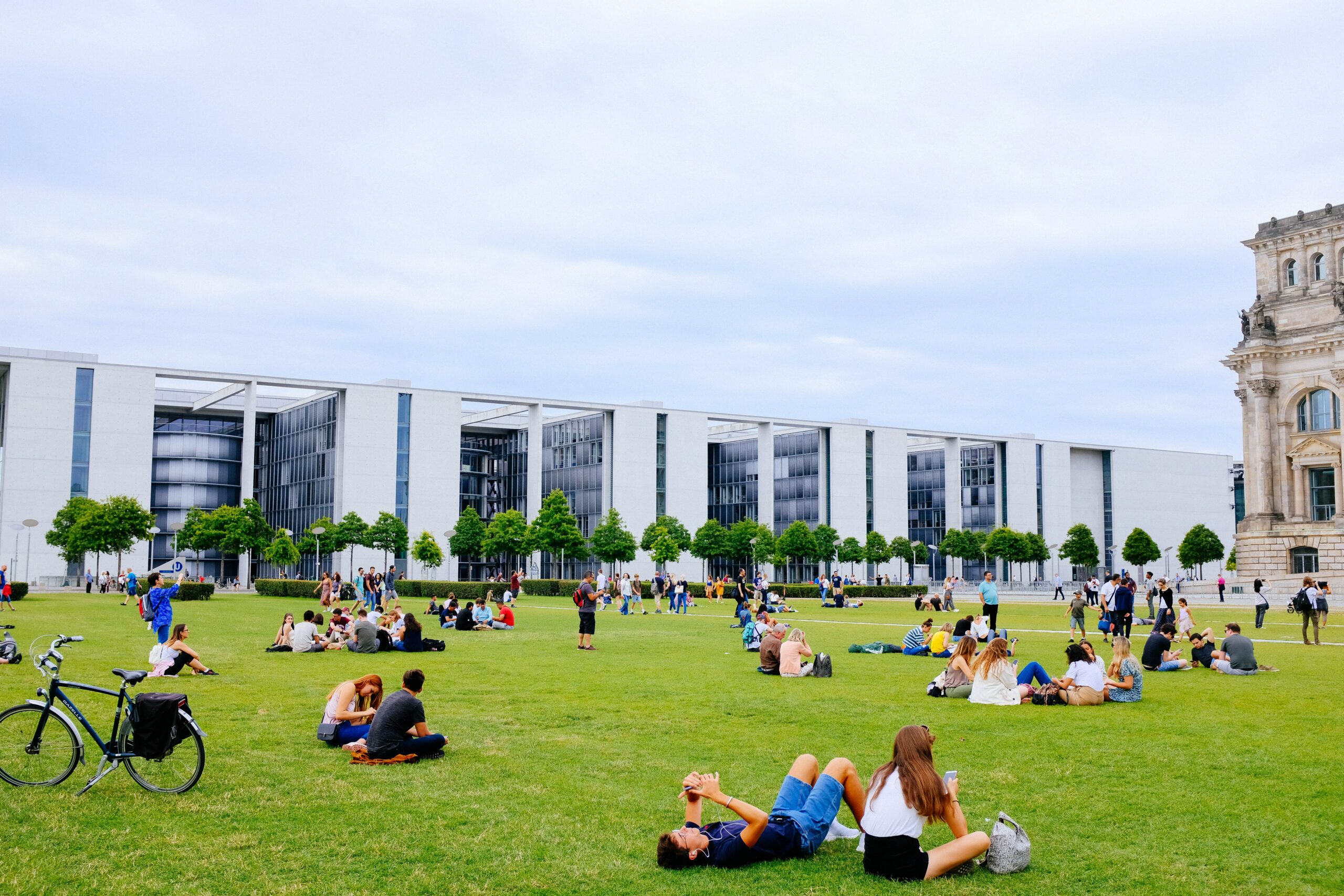 Étudiants sur un campus universitaire international