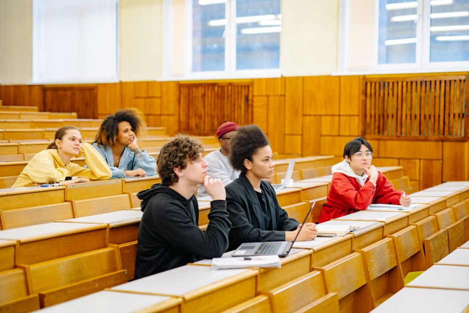 Students of various backgrounds attentiv